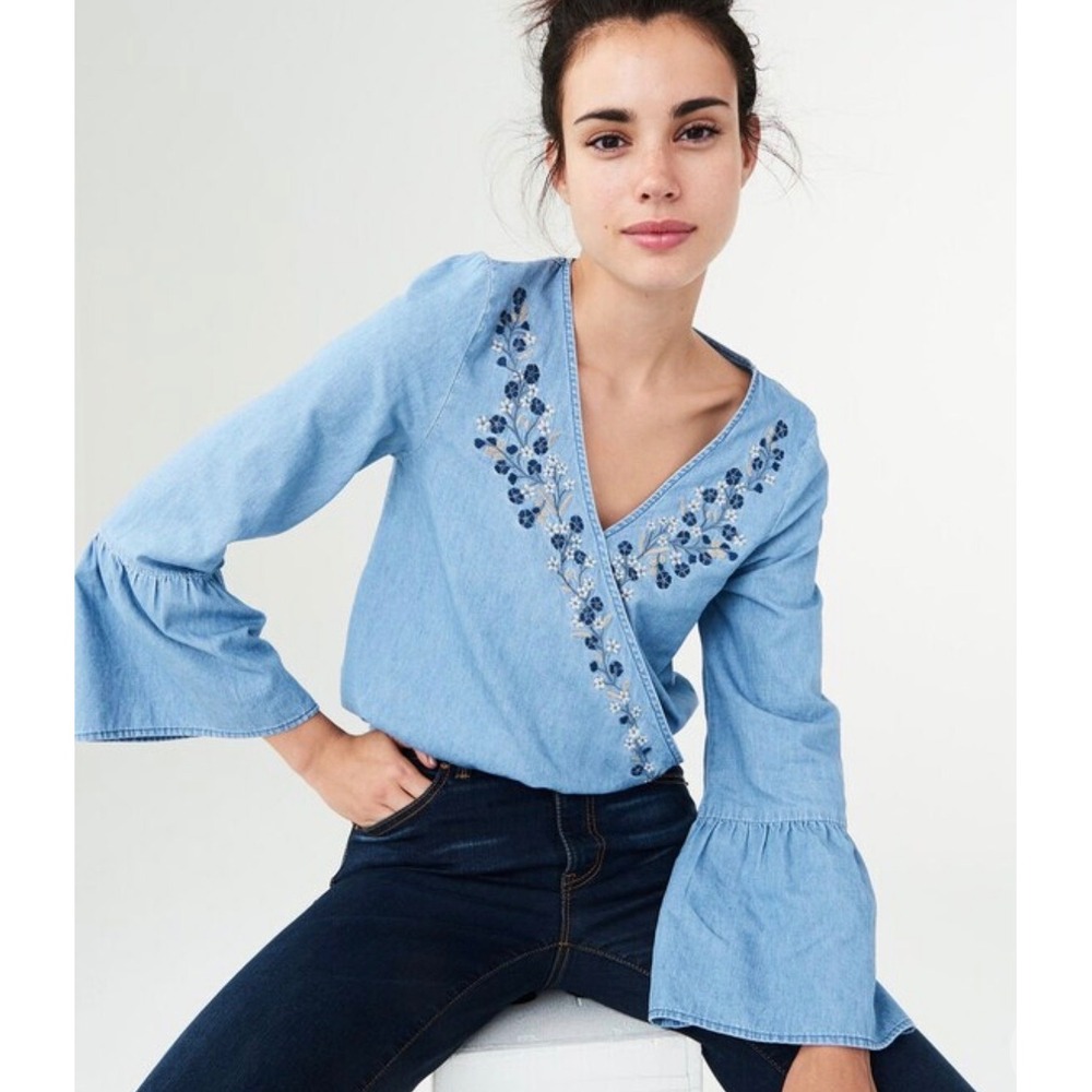 Aeropostale Womens Blue Denim Floral Embroidered Bell Sleeve Wrap Top Small